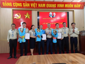 Chi bộ 15: Tổ chức Lễ kết nạp đảng viên mới