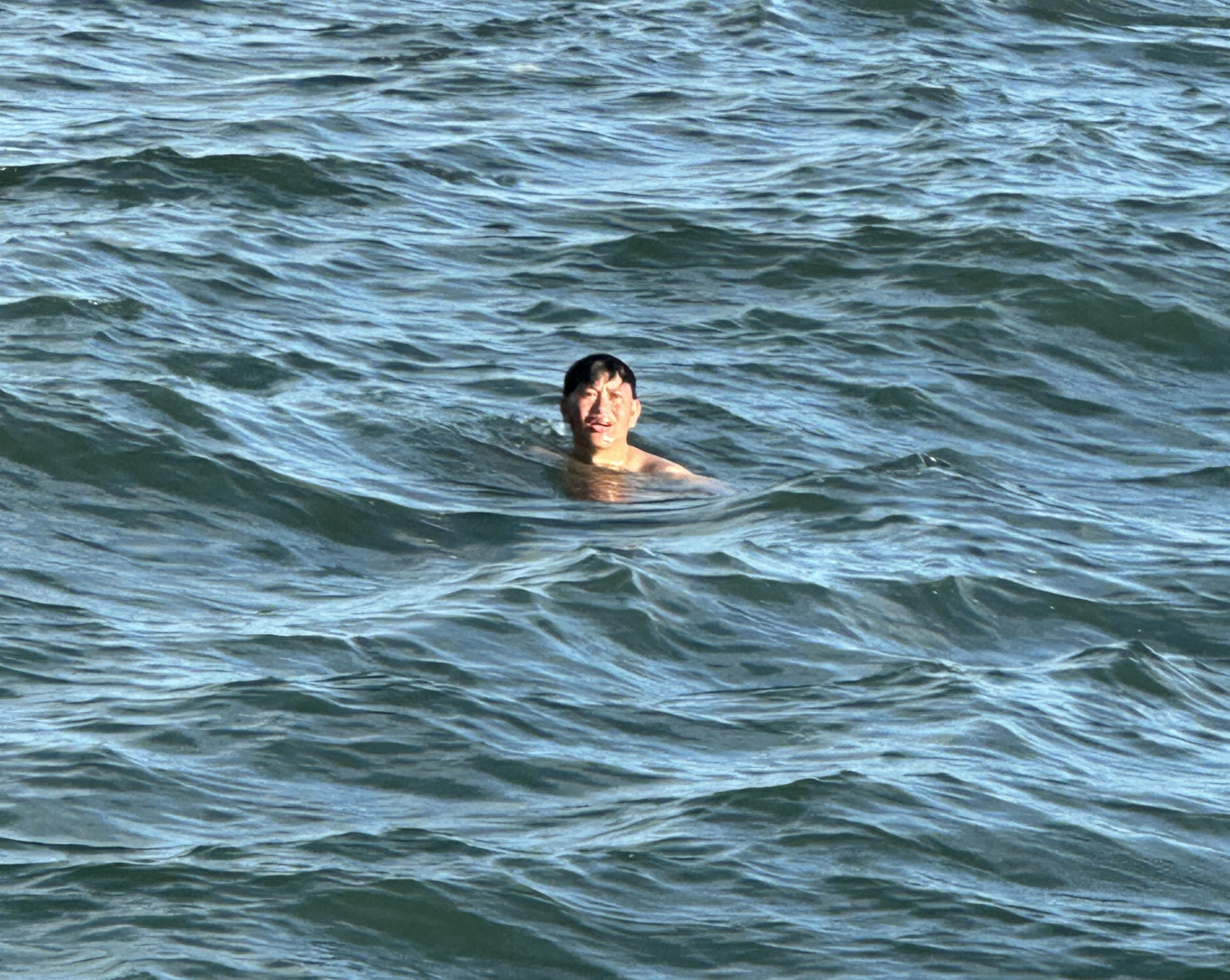 Anh Lê Văn Sanh lênh đênh trên biển khi được tàu cứu hộ phát hiện