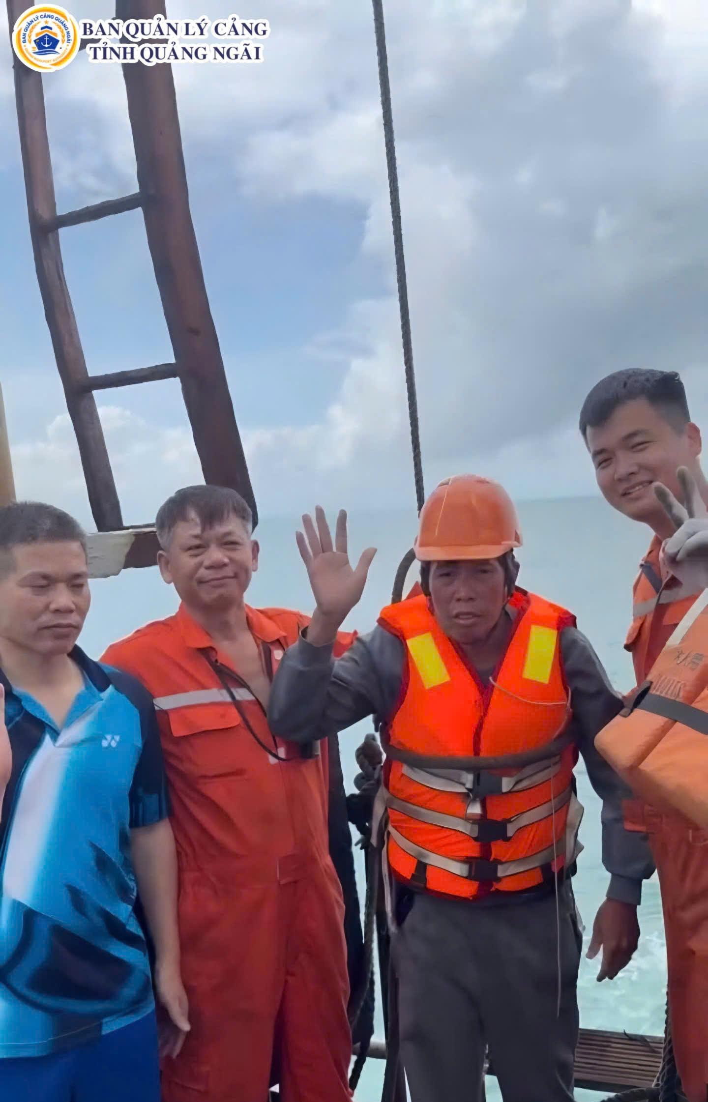 Anh Quang và thủy thủ tàu Hải Nam 39