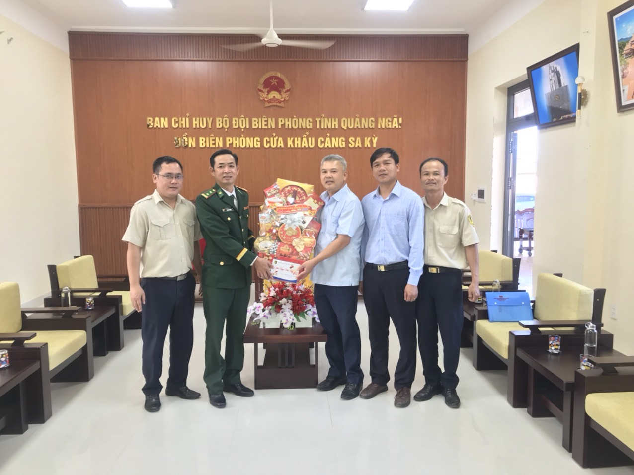 Ban Quản lý cảng tỉnh Quảng Ngãi thăm, chúc Tết nguyên lãnh đạo qua các thời kỳ và các cơ quan, đơn vị nhân dịp Xuân Bính Ngọ 2026